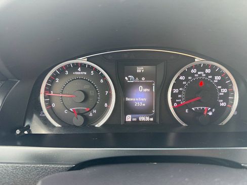 Used 2016 Toyota Camry SE image 19