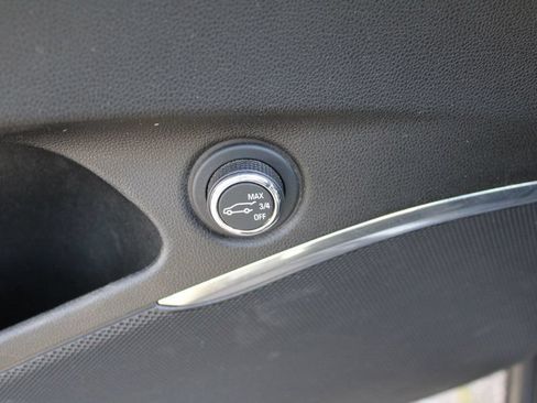 Used 2019 Buick Enclave Essence FWD image 31