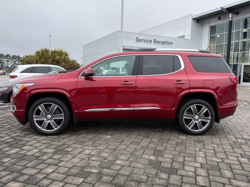 Used 2019 GMC Acadia Denali w/ Technology Package FWD image 11