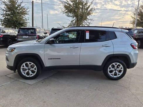 Used 2025 Jeep Compass Latitude w/ Convenience Group AWD/4WD image 5