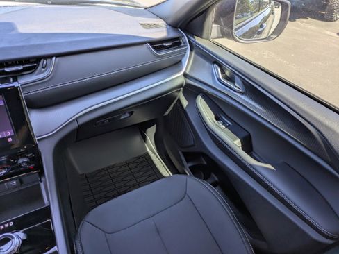 New 2025 Jeep Grand Cherokee L Laredo w/ Luxury Tech Group I image 18