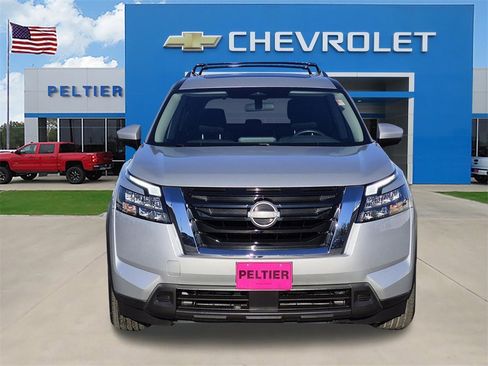 Used 2023 Nissan Pathfinder SV w/ SV Premium Package image 2