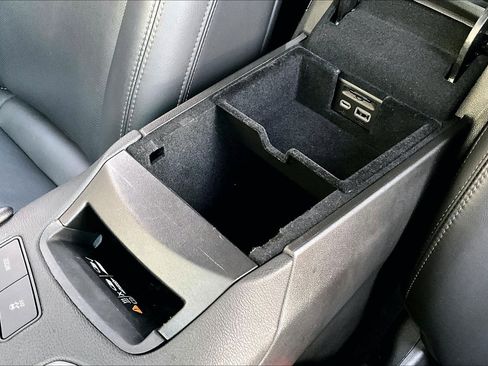 Used 2023 Cadillac XT6 Premium Luxury image 34