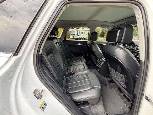 Used 2019 Audi Q5 2.0T Premium w/ Convenience Package image 16