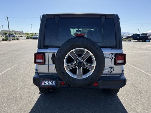 Used 2020 Jeep Wrangler Unlimited Sahara AWD/4WD image 6