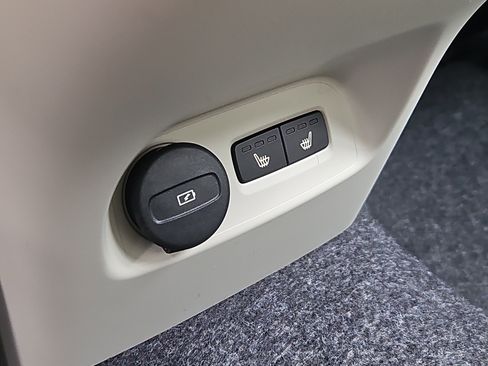 New 2026 Volvo XC40 B5 Ultra w/ Protection Package Premier image 12