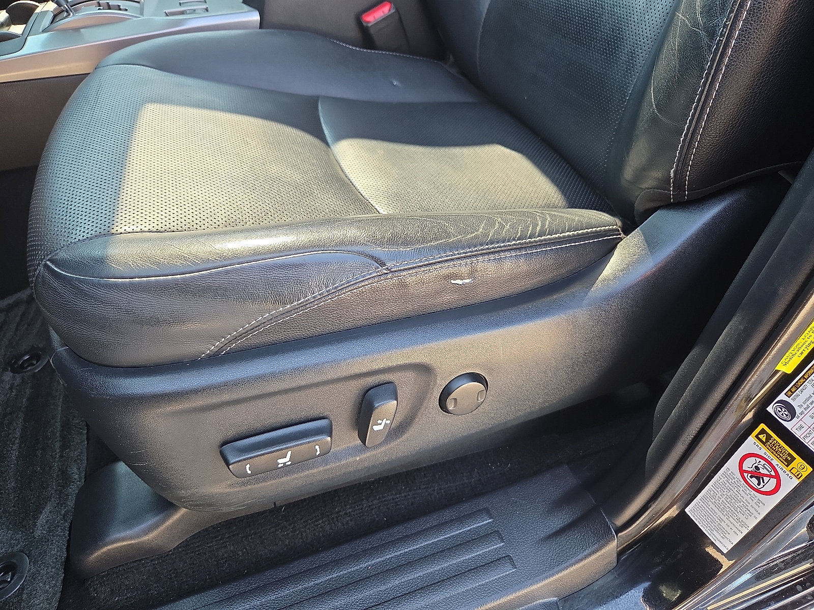 Used 2016 Toyota 4Runner Limited AWD/4WD image 15