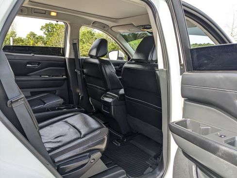 Used 2024 Nissan Pathfinder SL w/ SL Premium Package FWD image 48