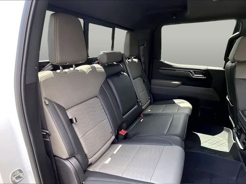 Used 2022 Chevrolet Silverado 1500 ZR2 w/ Technology Package AWD/4WD image 26