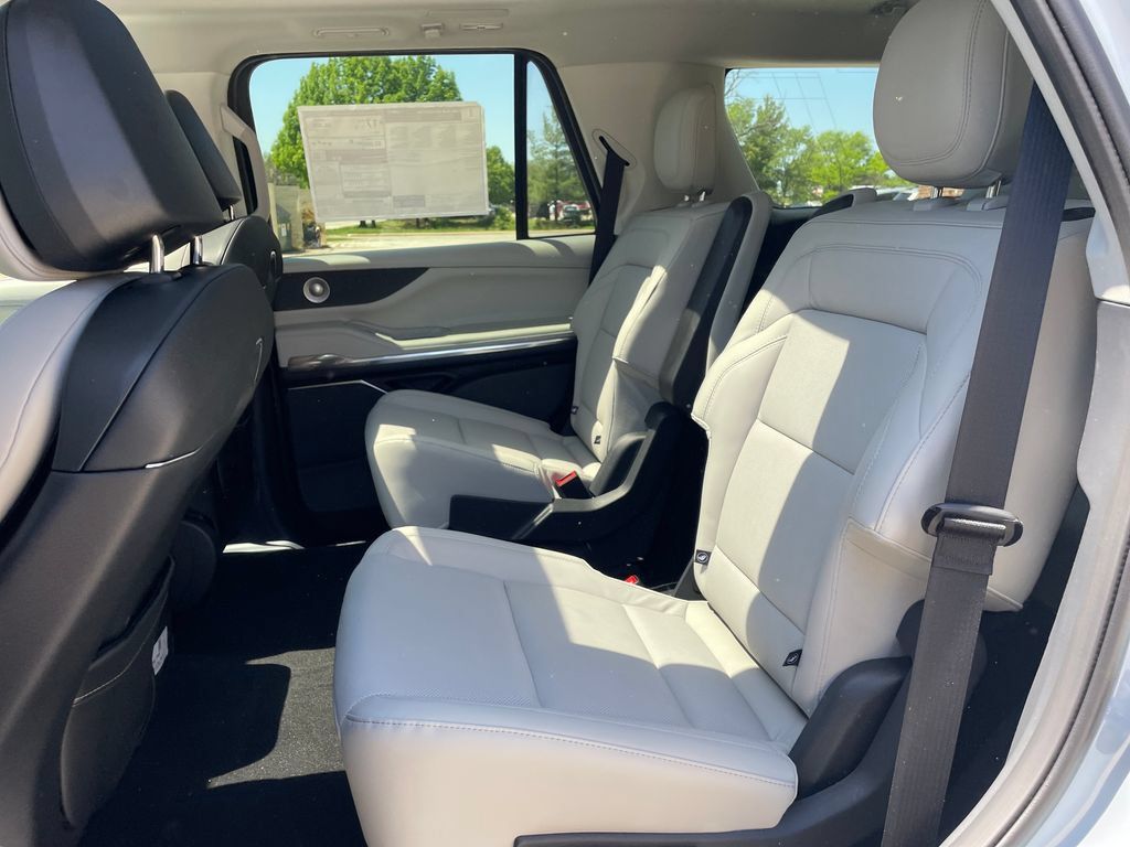 New 2026 Lincoln Navigator Reserve w/ Jet Appearance Package AWD/4WD image 15