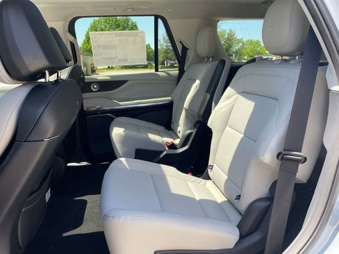 New 2026 Lincoln Navigator Reserve w/ Jet Appearance Package AWD/4WD image 15