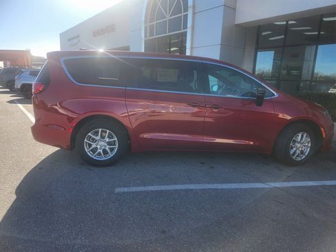 New 2026 Chrysler Voyager LX image 4