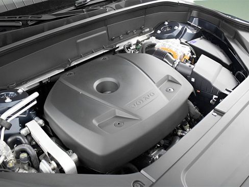 New 2025 Volvo XC90 T8 Plus w/ Protection Package Premier image 13