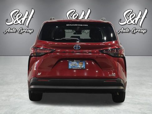 Used 2022 Toyota Sienna LE image 16