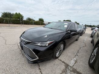 Used 2019 Toyota Avalon Limited FWD video 1