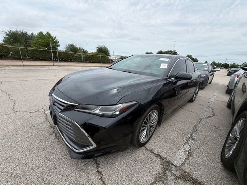Used 2019 Toyota Avalon Limited FWD image 1