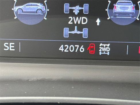 Used 2022 Cadillac XT5 Premium Luxury w/ LPO, Floor Liner Package image 28