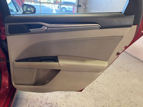 Used 2020 Ford Fusion SE FWD image 24