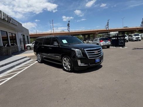 Used 2016 Cadillac Escalade Luxury AWD/4WD image 18