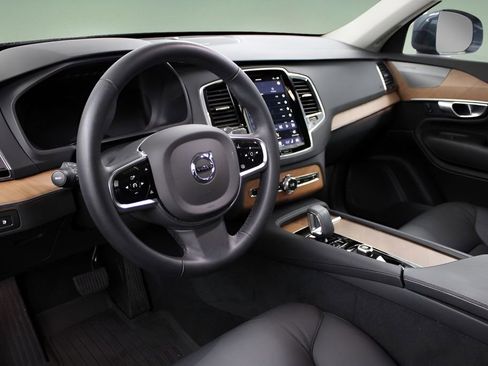Certified 2024 Volvo XC90 T8 Plus w/ Protection Package AWD/4WD image 13