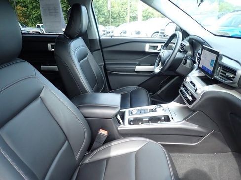Certified 2022 Ford Explorer XLT w/ Equipment Group 202A image 11