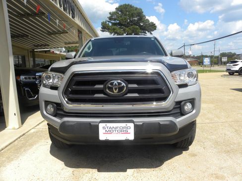 Used 2020 Toyota Tacoma SR5 w/ Technology Package AWD/4WD image 2
