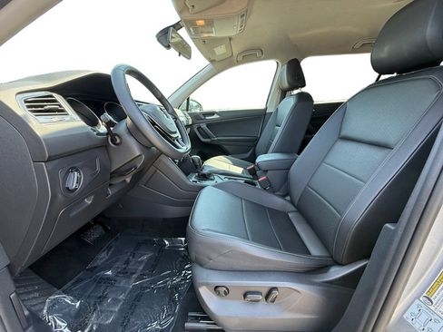 Used 2020 Volkswagen Tiguan SE w/ 3rd Row Seat Package AWD/4WD image 9