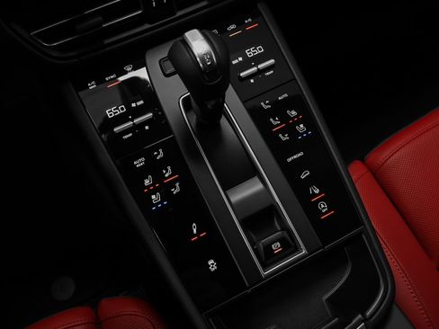 Certified 2026 Porsche Macan Turbo AWD/4WD image 38