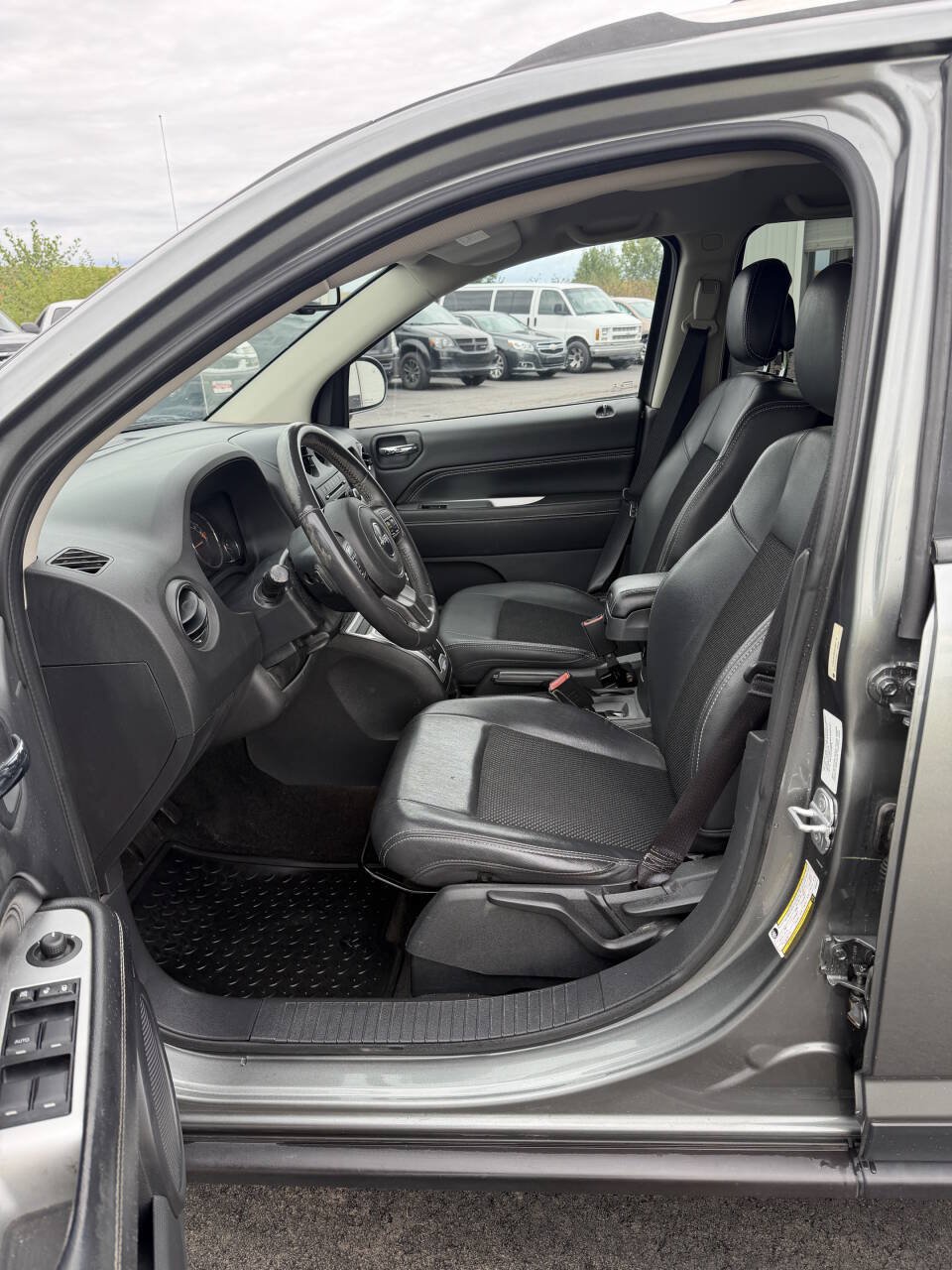 Used 2014 Jeep Compass Latitude AWD/4WD image 13