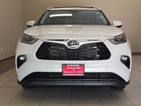 Certified 2024 Toyota Highlander XLE AWD/4WD image 6