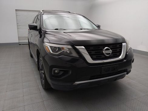 Used 2017 Nissan Pathfinder Platinum w/ Family Entertainment Package FWD image 14