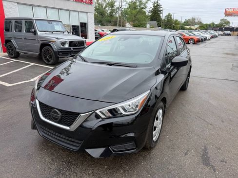 Used 2021 Nissan Versa S FWD image 1