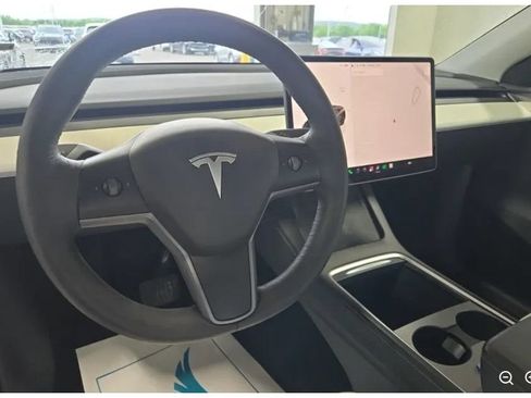 Used 2023 Tesla Model Y Long Range AWD/4WD image 7