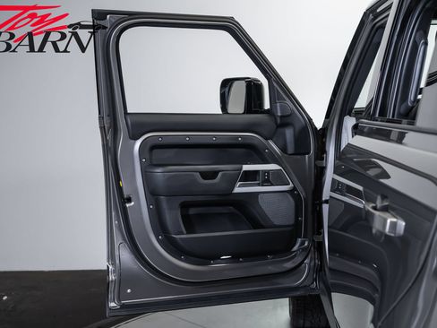 Used 2024 Land Rover Defender 110 X-Dynamic SE AWD/4WD image 17