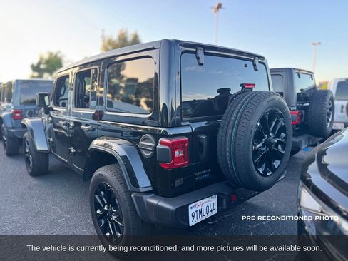 Used 2025 Jeep Wrangler Unlimited Sahara w/ Safety Group AWD/4WD image 4