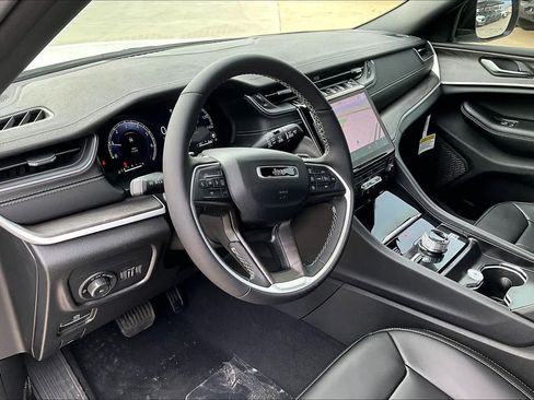 New 2025 Jeep Grand Cherokee L Limited w/ Black Appearance Package AWD/4WD image 9