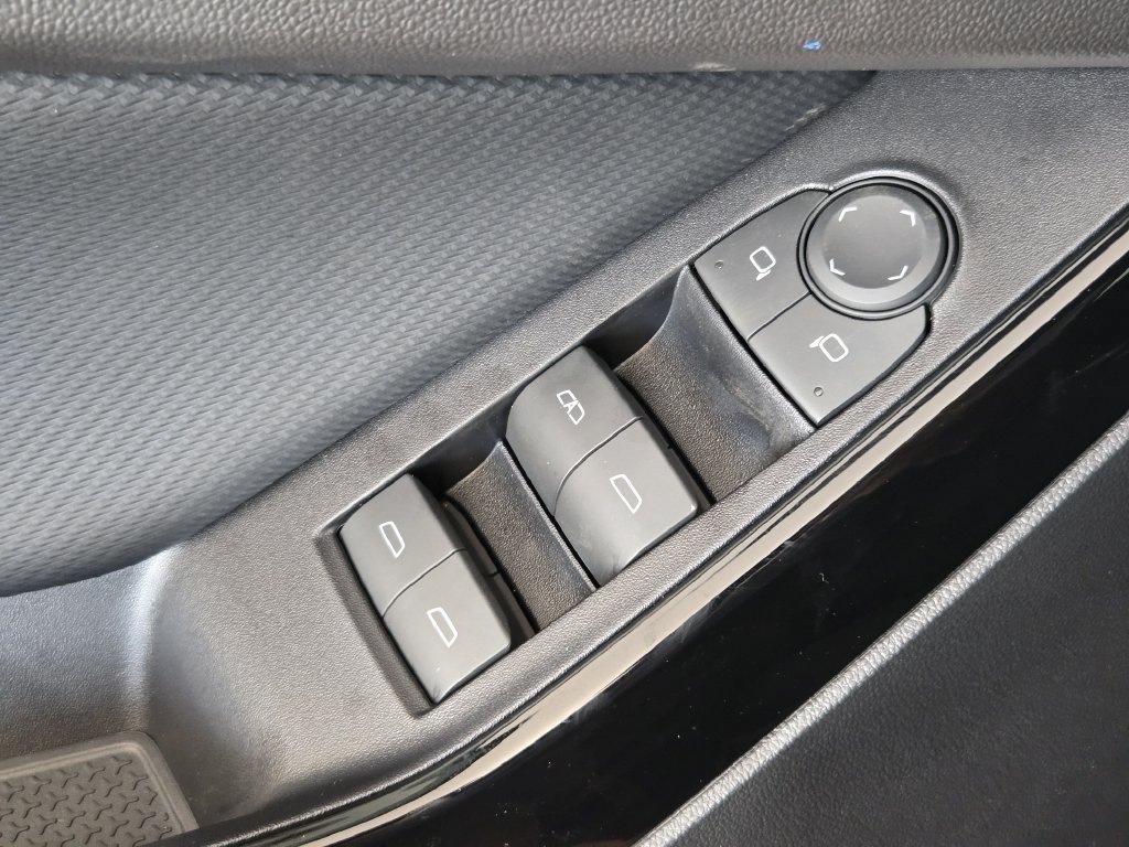 New 2027 Chevrolet Equinox LT w/ Midnight Edition FWD image 25