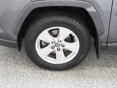 Used 2021 Toyota RAV4 XLE FWD image 11