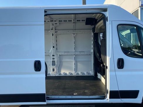 Used 2025 RAM ProMaster 2500 w/ Convenience Group image 25