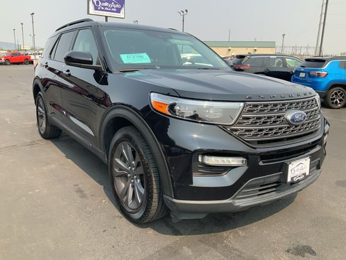 Used 2023 Ford Explorer XLT w/ Equipment Group 202A AWD/4WD image 4