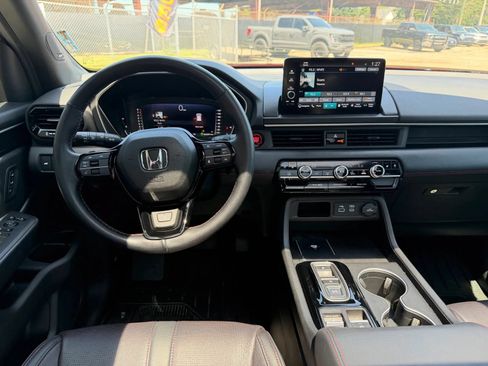 Used 2025 Honda Pilot Black Edition image 22