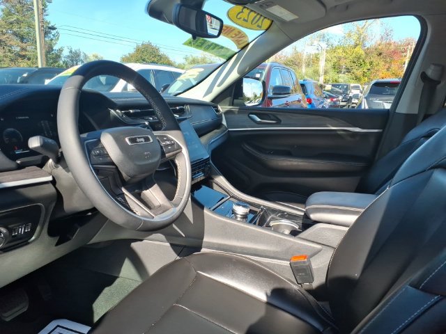 Certified 2023 Jeep Grand Cherokee Limited w/ Black Appearance Package AWD/4WD image 21