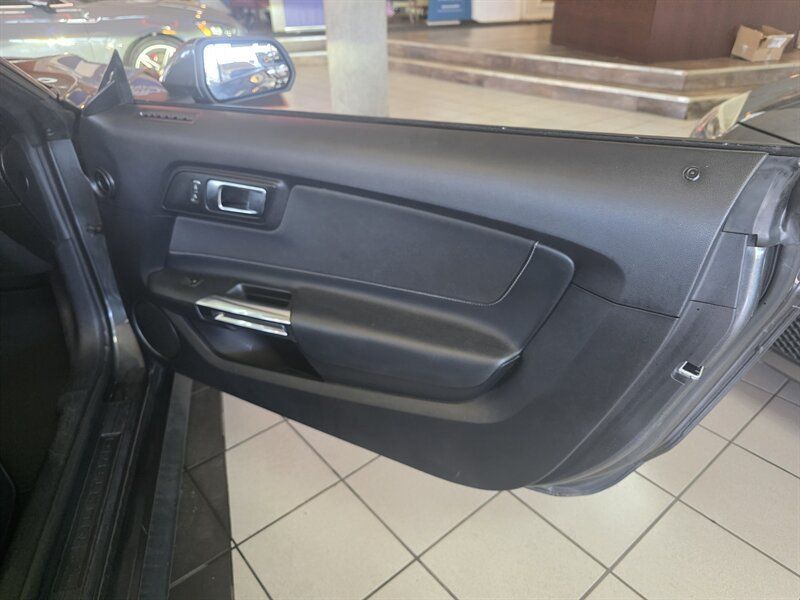Used 2019 Ford Mustang Convertible RWD image 11