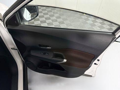 Used 2024 Nissan Kicks SR FWD image 28