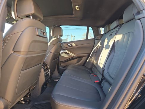 Used 2022 BMW X6 xDrive40i w/ M Sport Package image 13