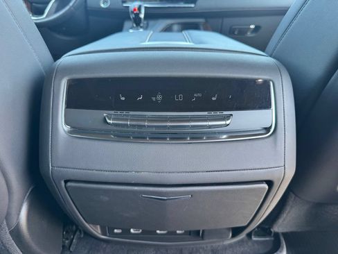 Certified 2023 Cadillac Escalade ESV Premium Luxury AWD/4WD image 31