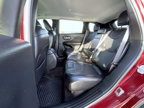 Used 2019 Jeep Cherokee Trailhawk image 19