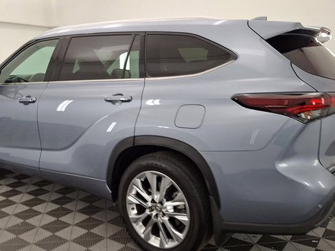 Used 2024 Toyota Highlander Limited image 2
