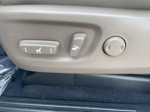 Used 2023 Lexus GX 460 Premium w/ Accessory Package AWD/4WD image 25