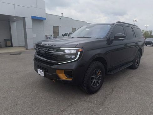 Used 2025 Ford Expedition Tremor image 2
